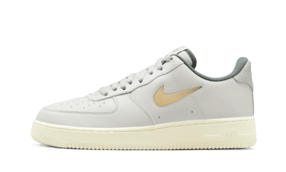 Fyll På Med Nike Air Force 1 Low 07 Jewel Light Ben Kokosmjölk